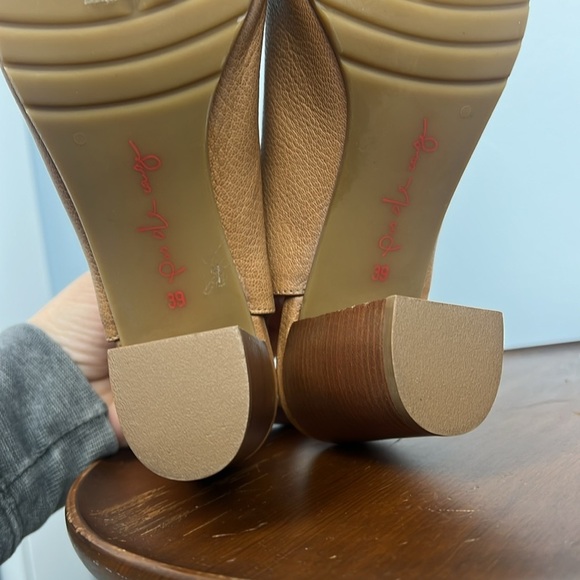 Pas de Rouge size 39 block heel open toe leather sandals
